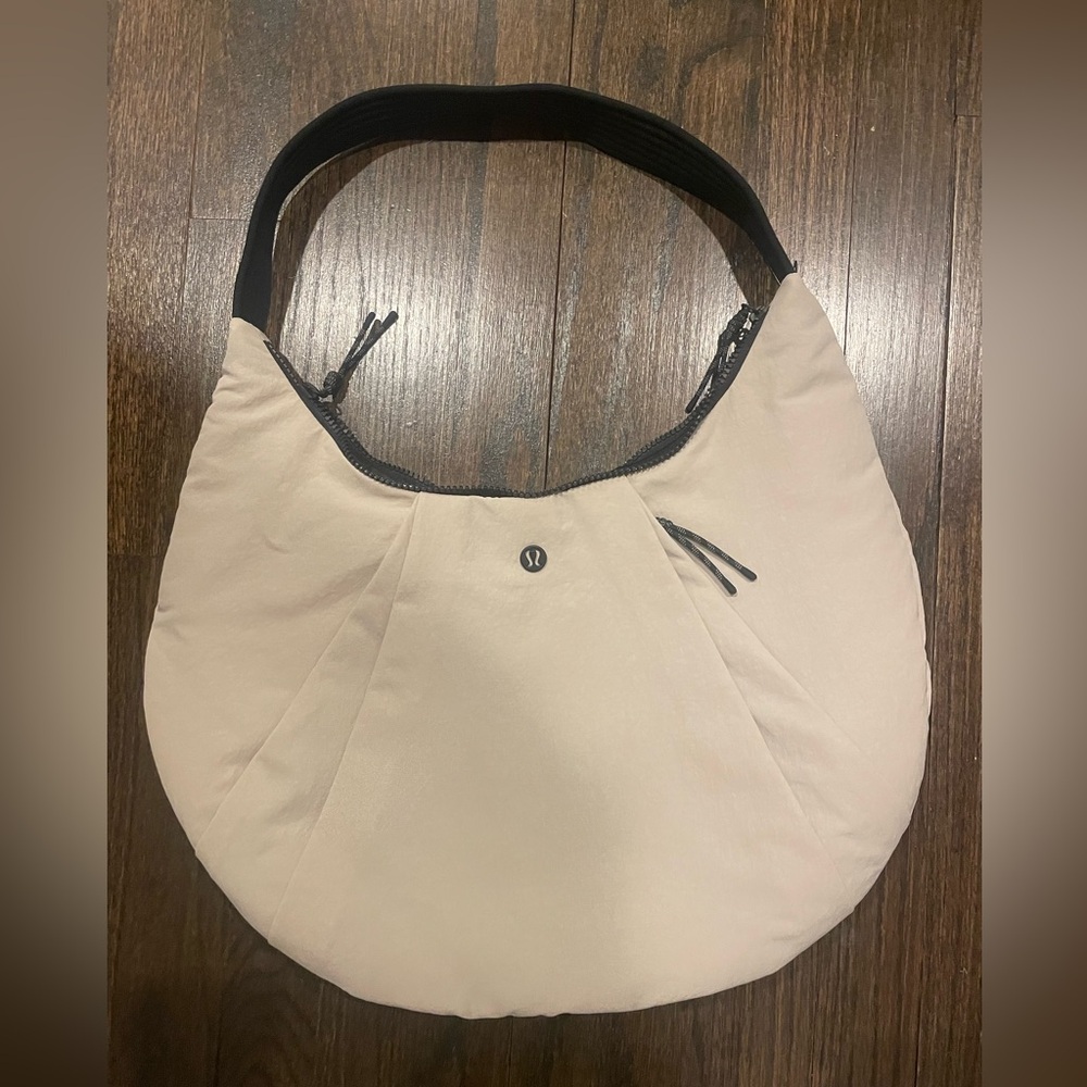 Lululemon half dome bag